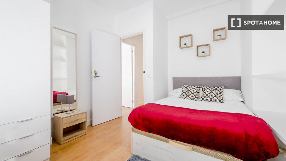 Double room Madrid, 8 beds, 200m² — photo 11