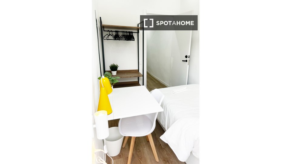 Double room Barcelona, 6 beds, 150m² — photo 1
