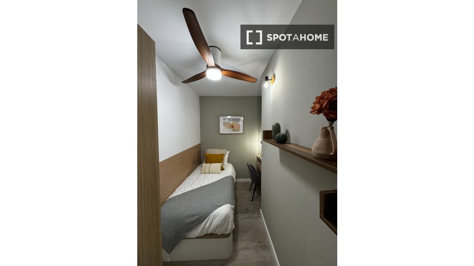 Double room Barcelona, 7 beds, 180m² — photo 24