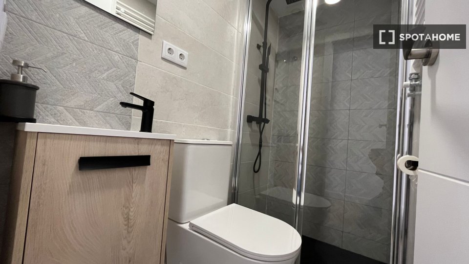 Double room Madrid, 5 beds — photo 15