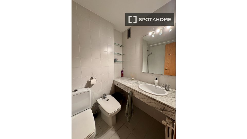 Double room Barcelona, 4 beds, 120m² — photo 2