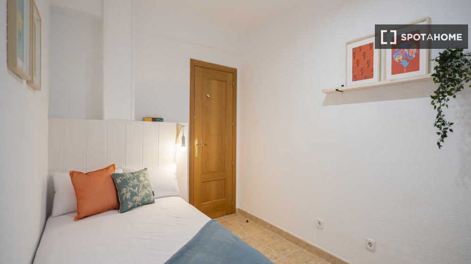 Double room Madrid, 25 beds — photo 40