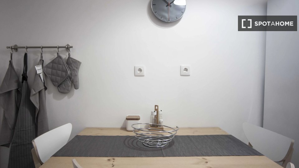 Double room Lisbon, 4 beds — photo 9