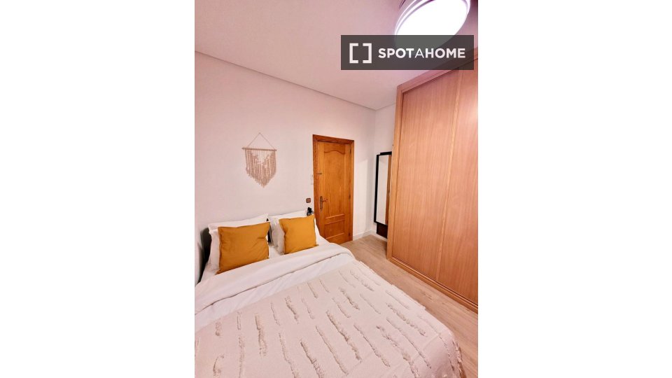 Double room Madrid, 5 beds — photo 4
