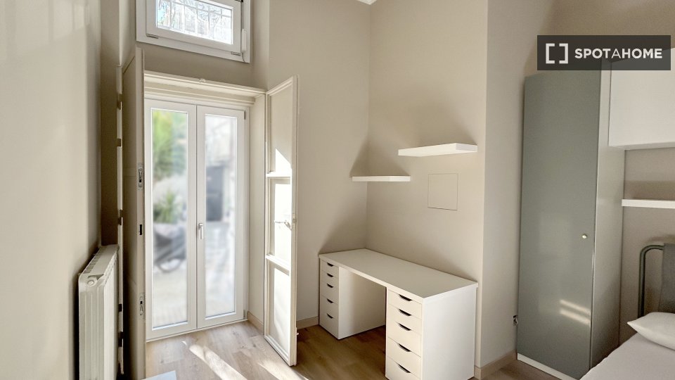 Double room Milan, 2 beds — photo 17