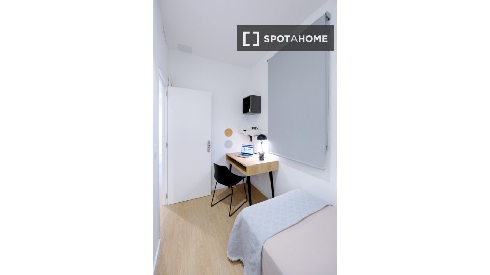 Double room Valencia, 5 beds — photo 9