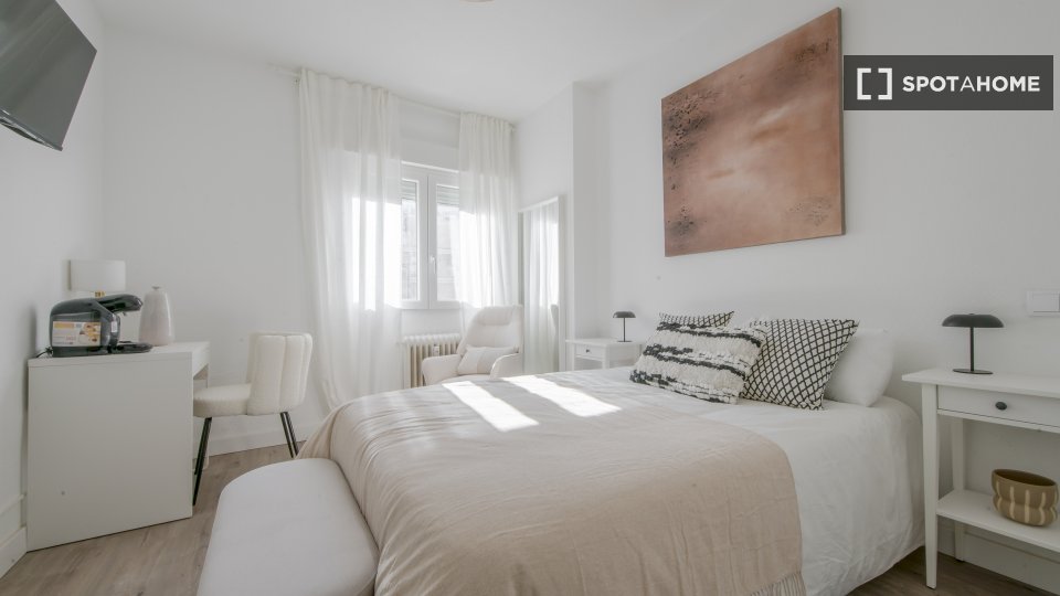 Double room Madrid, 6 beds — photo 10