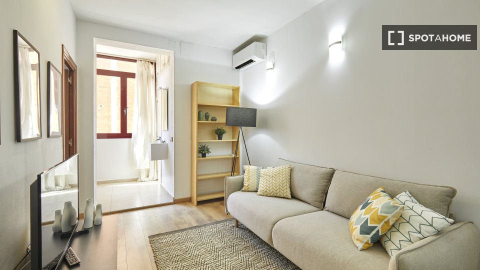 Apartment Barcelona, 4 beds, 80m² — photo 36