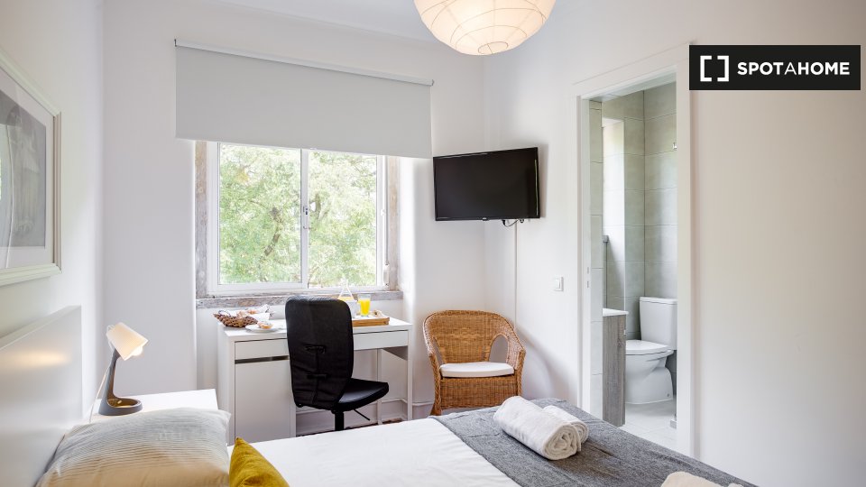 Double room Lisbon, 4 beds — photo 15