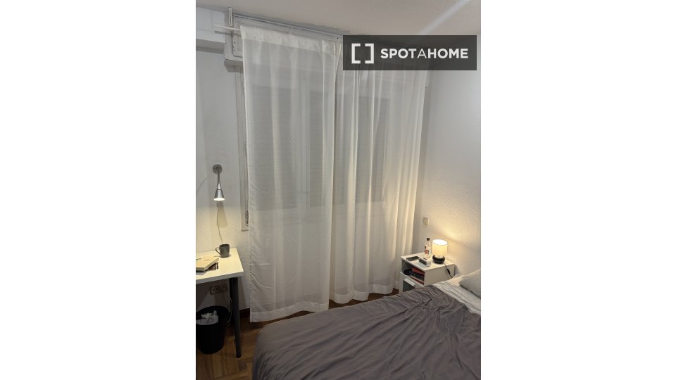 Double room Madrid, 1 bed, 108m² — photo 3