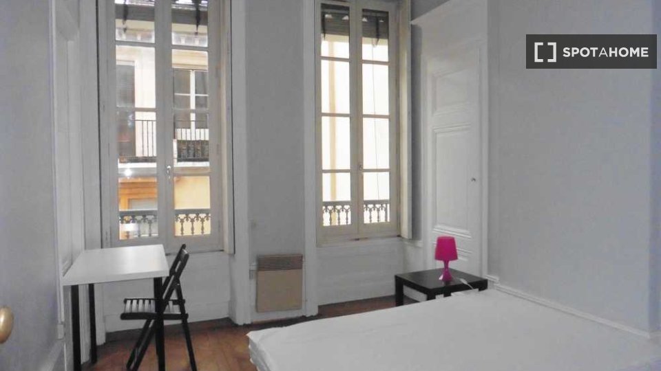 Camera doppia Lione, 4 camere, 90m² — foto 6