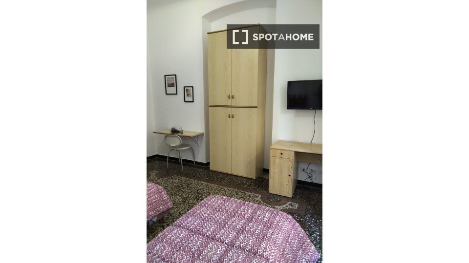 Double room Genoa, 4 beds — photo 19