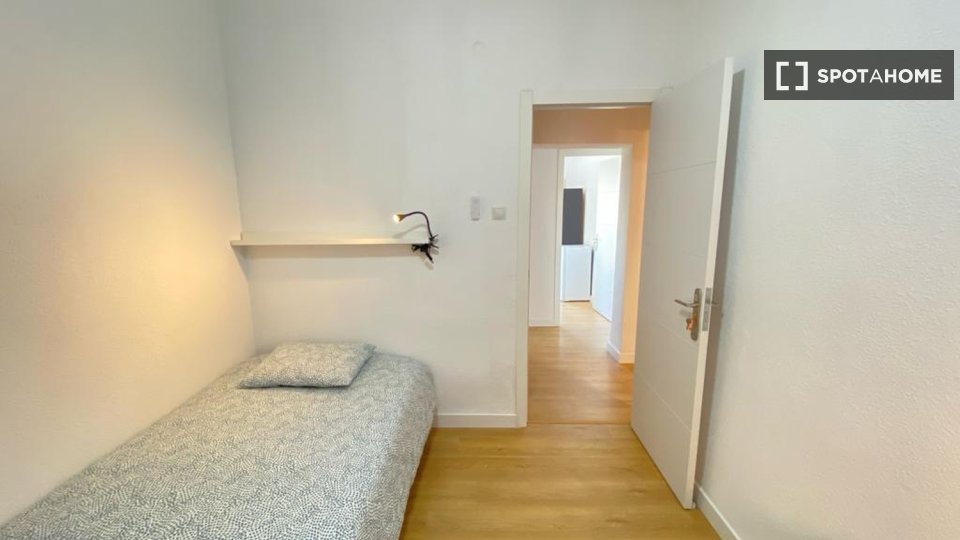 Double room Madrid, 4 beds — photo 14