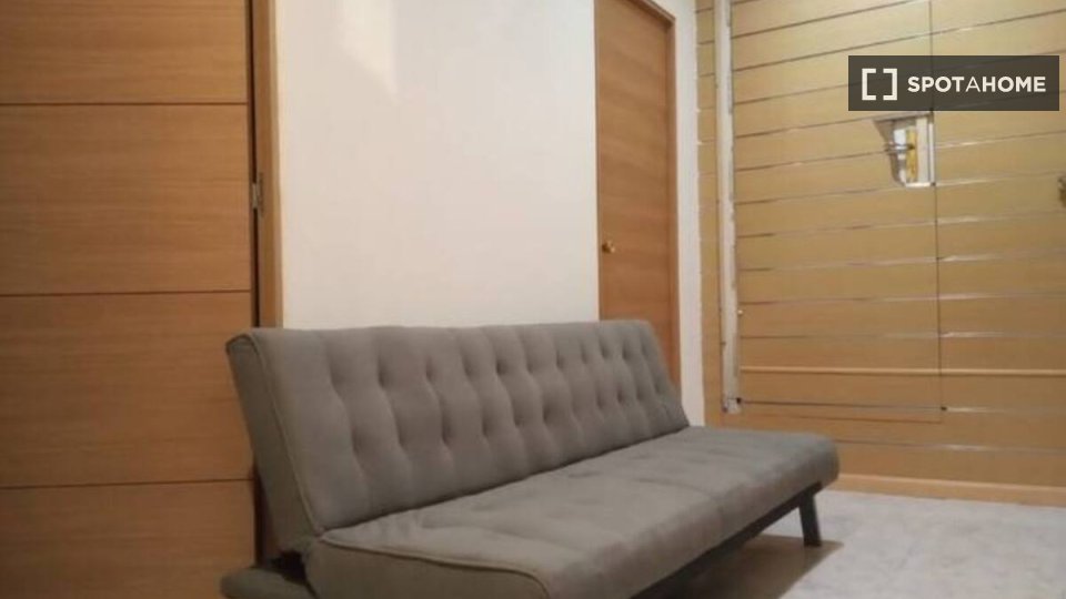 Double room Madrid, 4 beds, 90m² — photo 3