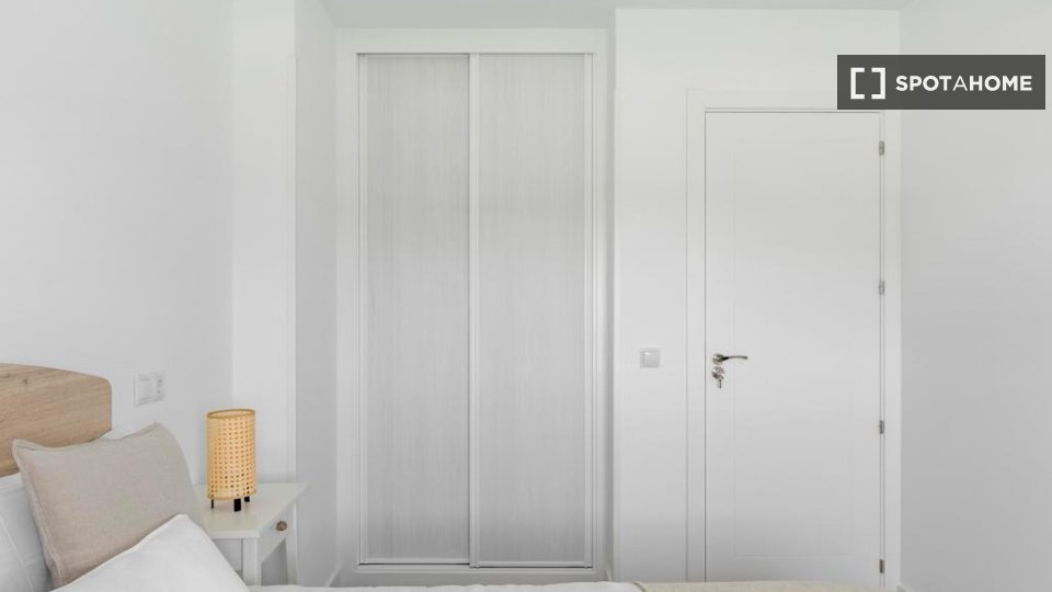 Double room Madrid, 4 beds — photo 11