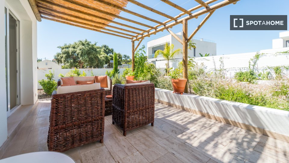 Apartment Lisbon, 2 beds, 85m² — photo 9