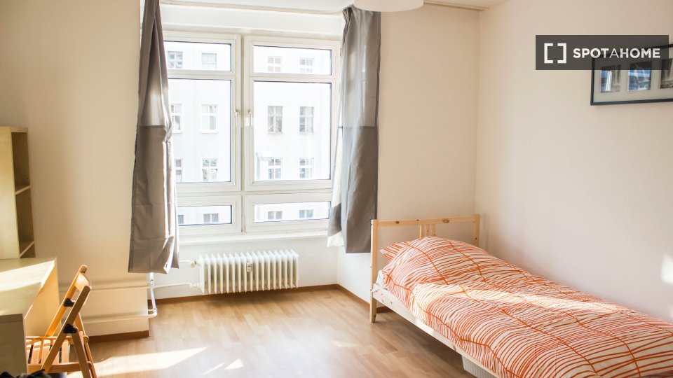 Double room Berlin, 4 beds, 81m² — photo 2