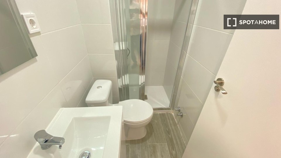 Double room Madrid, 4 beds — photo 20