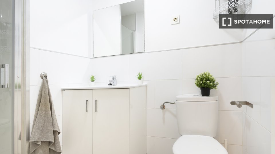 Double room Madrid, 5 beds — photo 16