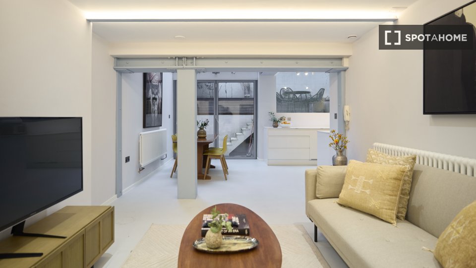 Apartment London, 1 bed, 83m² — photo 1
