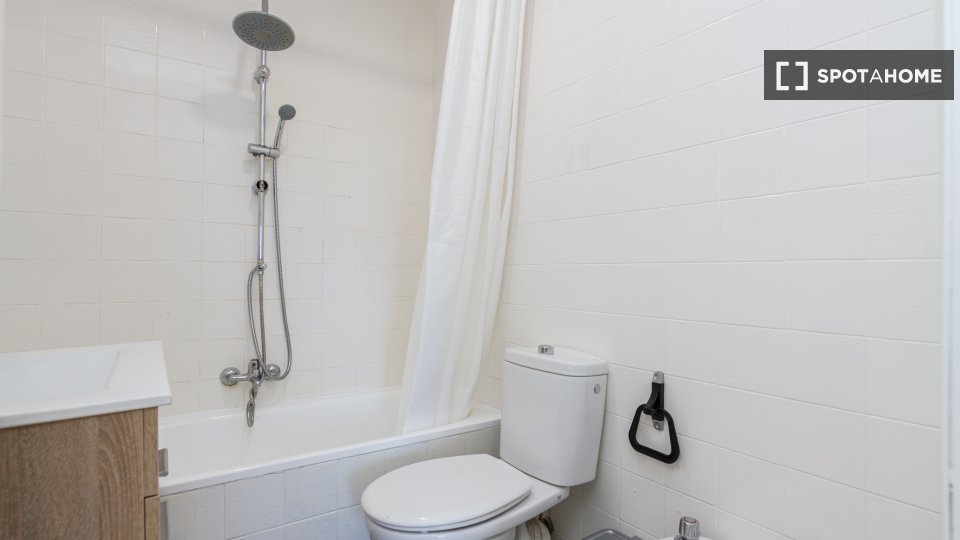 Double room Madrid, 5 beds — photo 30