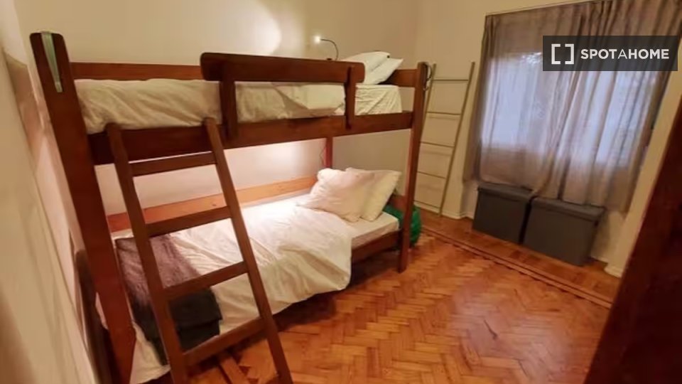 Apartment Lisbon, 2 beds, 78m² — photo 18