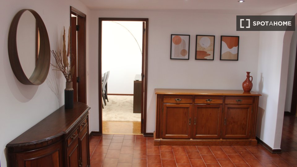 Double room Lisbon, 3 beds, 120m² — photo 8