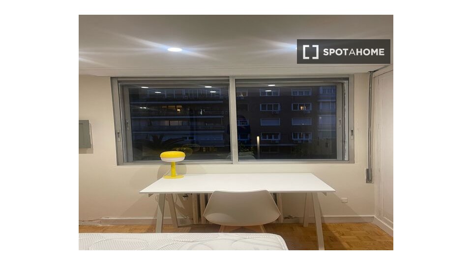Double room Madrid, 7 beds, 170m² — photo 23