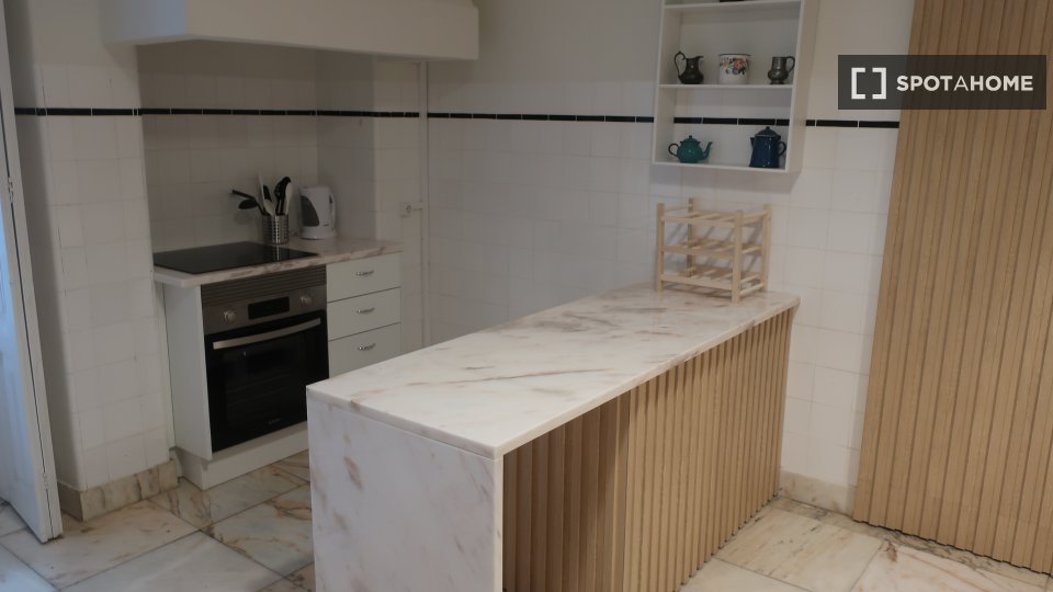 Apartment Coimbra, 4 beds, 200m² — photo 19