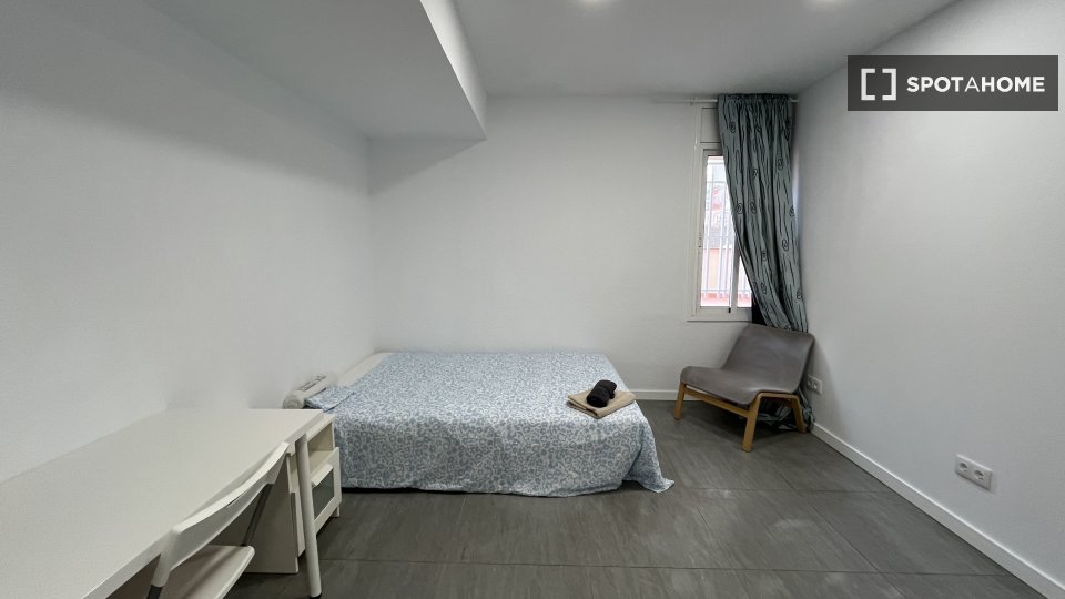 Double room Barcelona, 13 beds, 290m² — photo 13