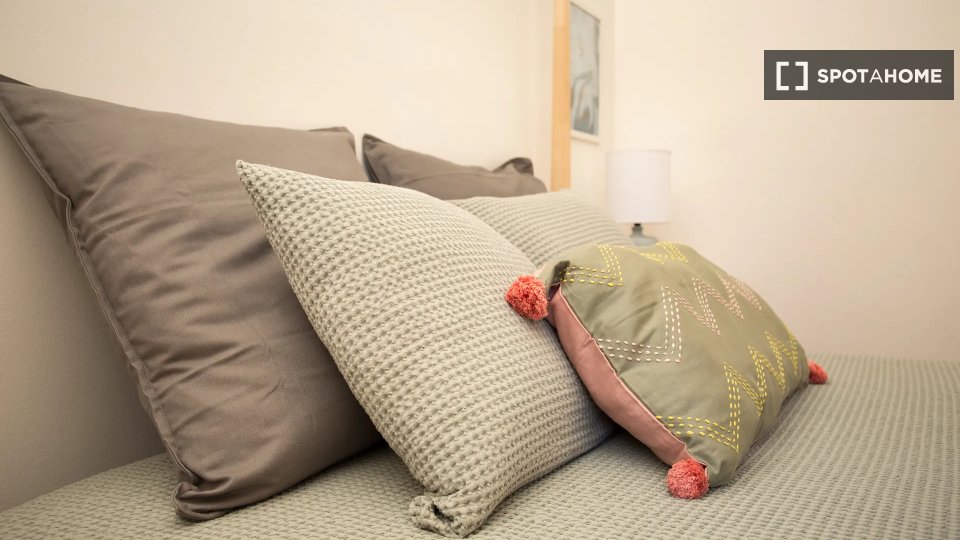 Double room Lisbon, 6 beds — photo 12