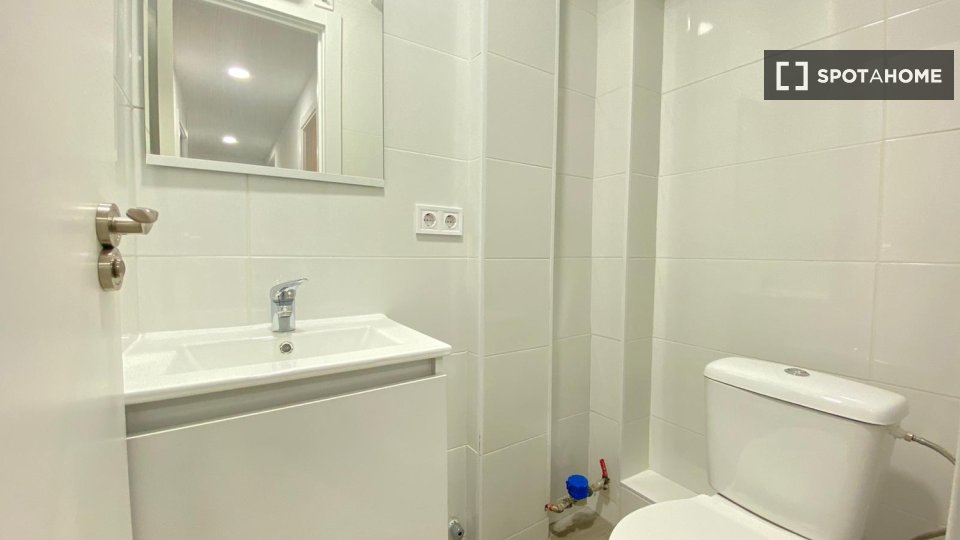 Double room Madrid, 4 beds — photo 16