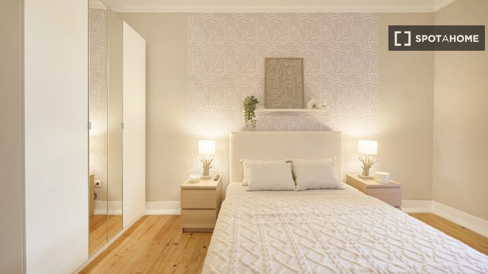 Double room Lisbon, 5 beds — photo 12