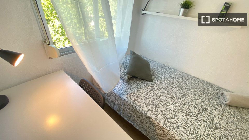 Chambre double Madrid, 4 chambres — photo 16