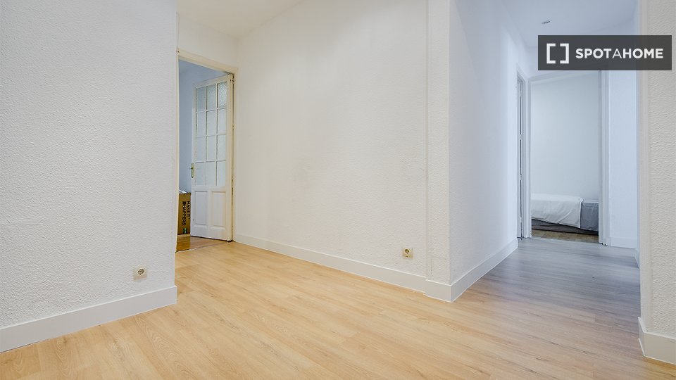 Double room Madrid, 8 beds, 200m² — photo 19