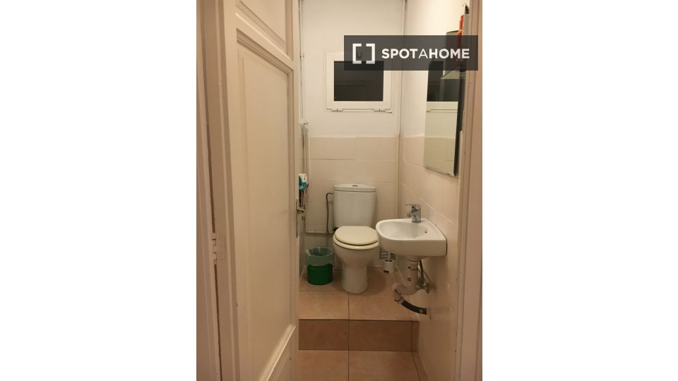 Double room Barcelona, 5 beds, 130m² — photo 2