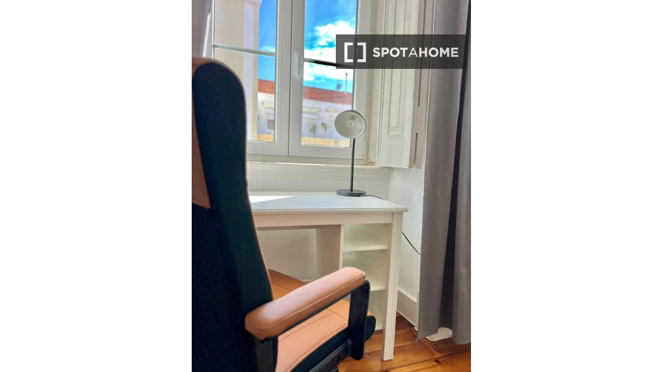Double room Lisbon, 3 beds — photo 3