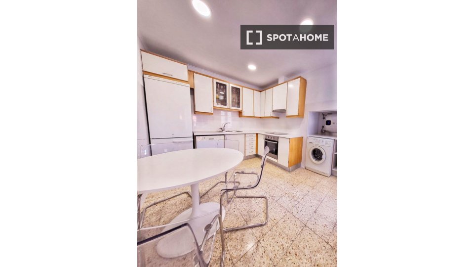Apartment Lisbon, 2 beds, 100m² — photo 1