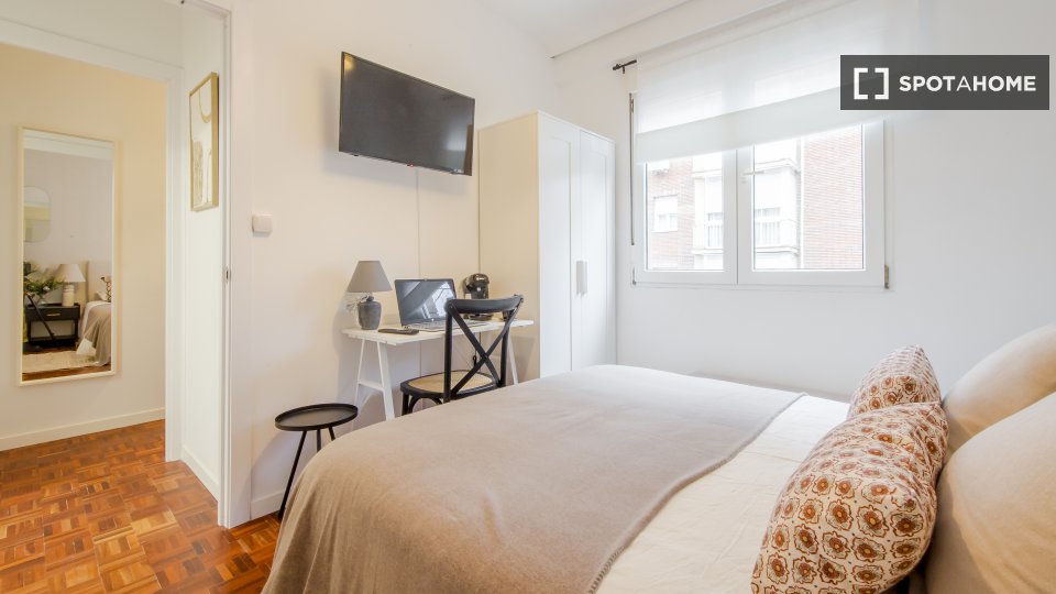 Double room Madrid, 6 beds, 150m² — photo 14