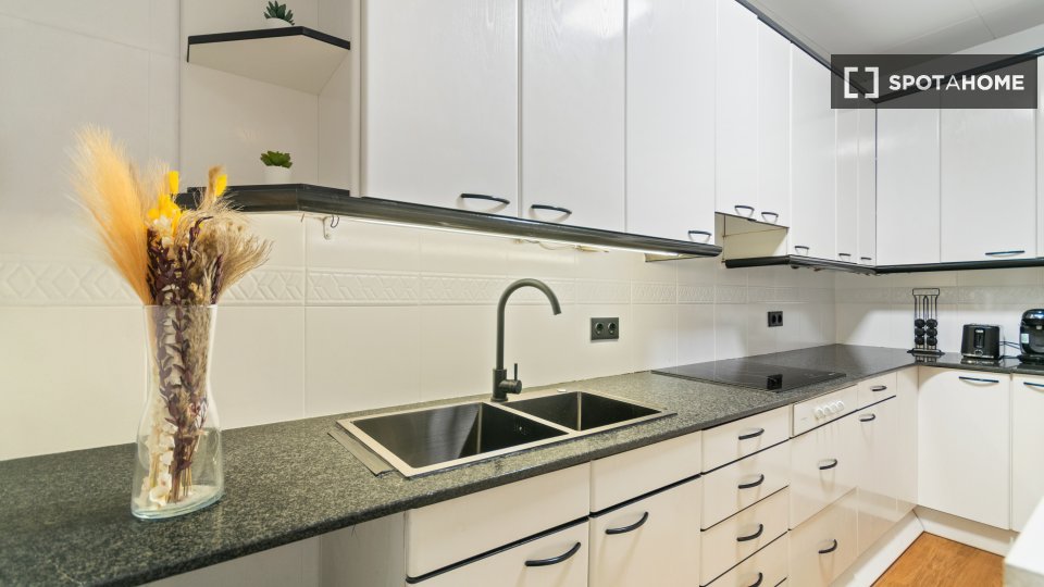 Double room Barcelona, 6 beds, 190m² — photo 8