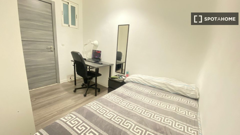 Double room Madrid, 10 beds — photo 10