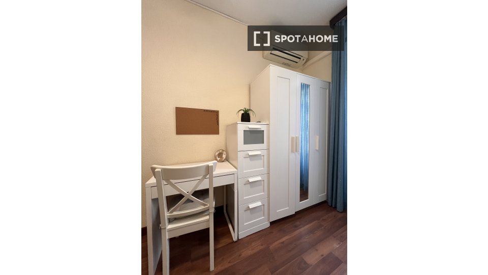 Double room Madrid, 8 beds, 275m² — photo 12
