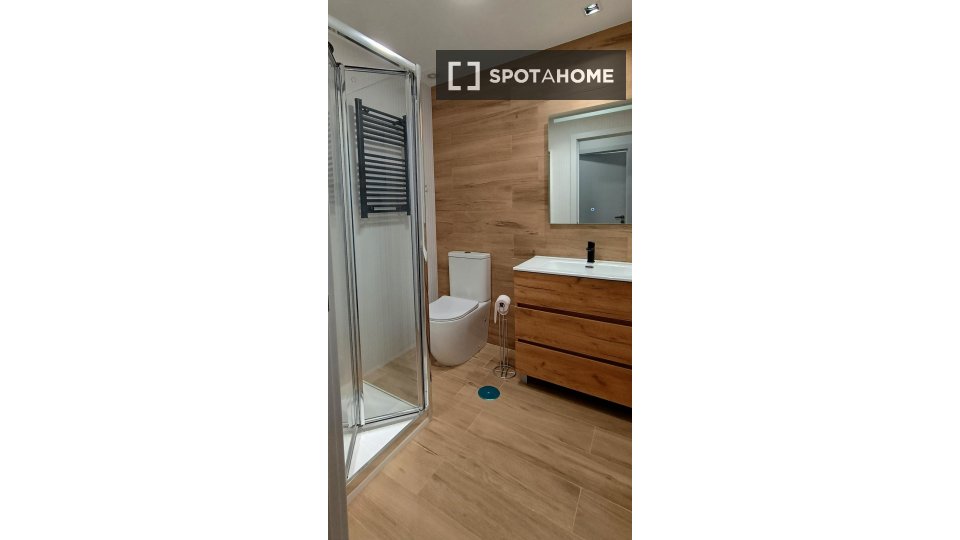 Habitación en piso compartido en alquiler en Almenara, Madrid.