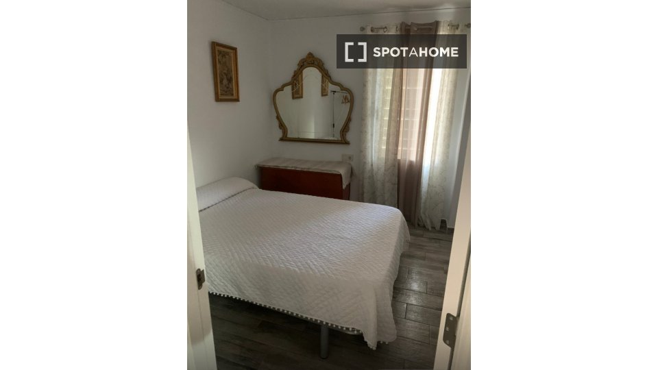 Double room Alicante, 2 beds, 68m² — photo 1