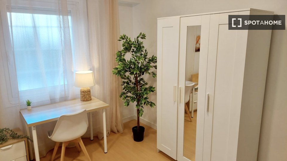 Double room Madrid, 4 beds, 100m² — photo 5