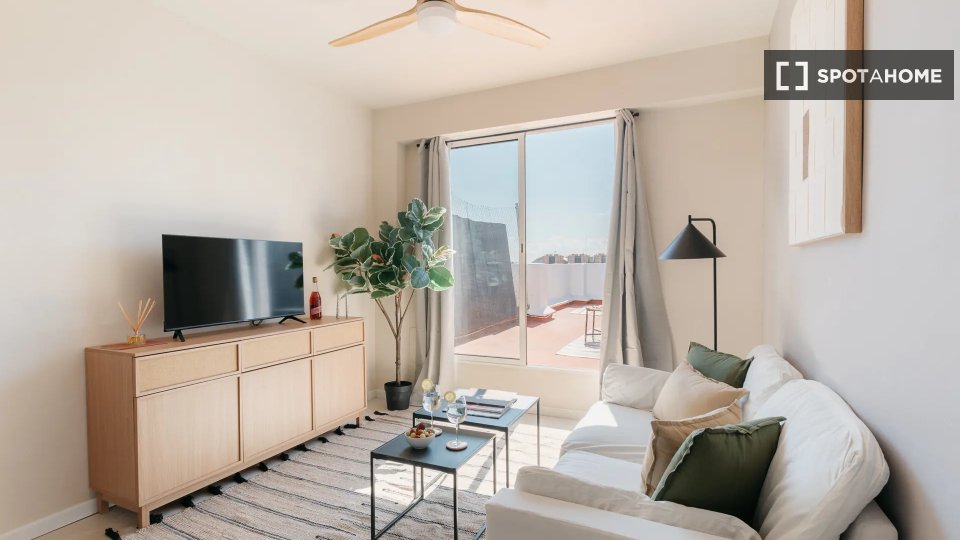 Apartment Valencia, 1 bed — photo 1