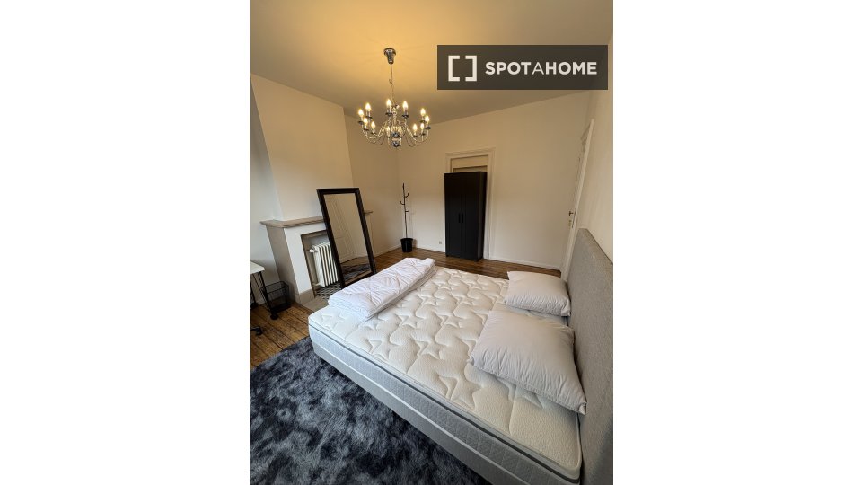 Double room Brussels, 5 beds, 360m² — photo 3