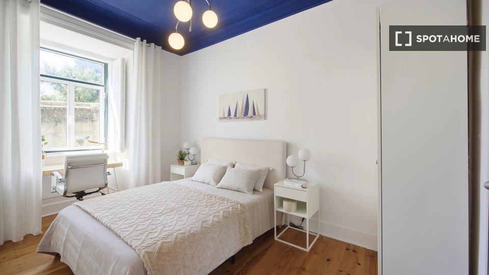 Double room Lisbon, 5 beds — photo 10