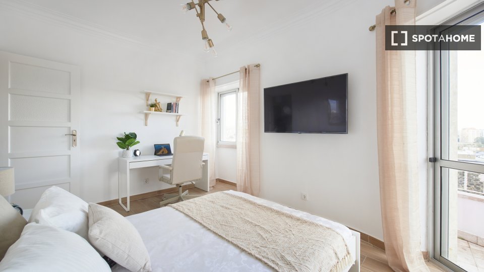 Double room Lisbon, 4 beds — photo 16