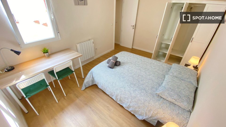 Double room Madrid, 2 beds — photo 3